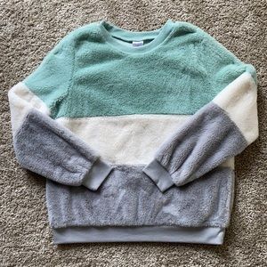 Sweater verde menta, blanco y gris